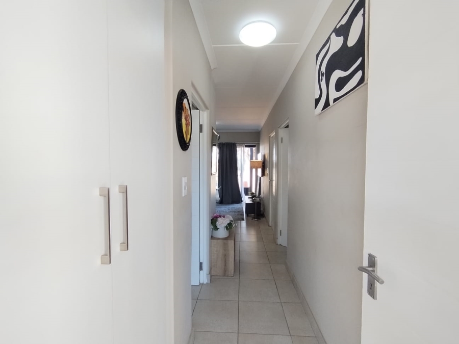 2 Bedroom Property for Sale in Oakglen Western Cape